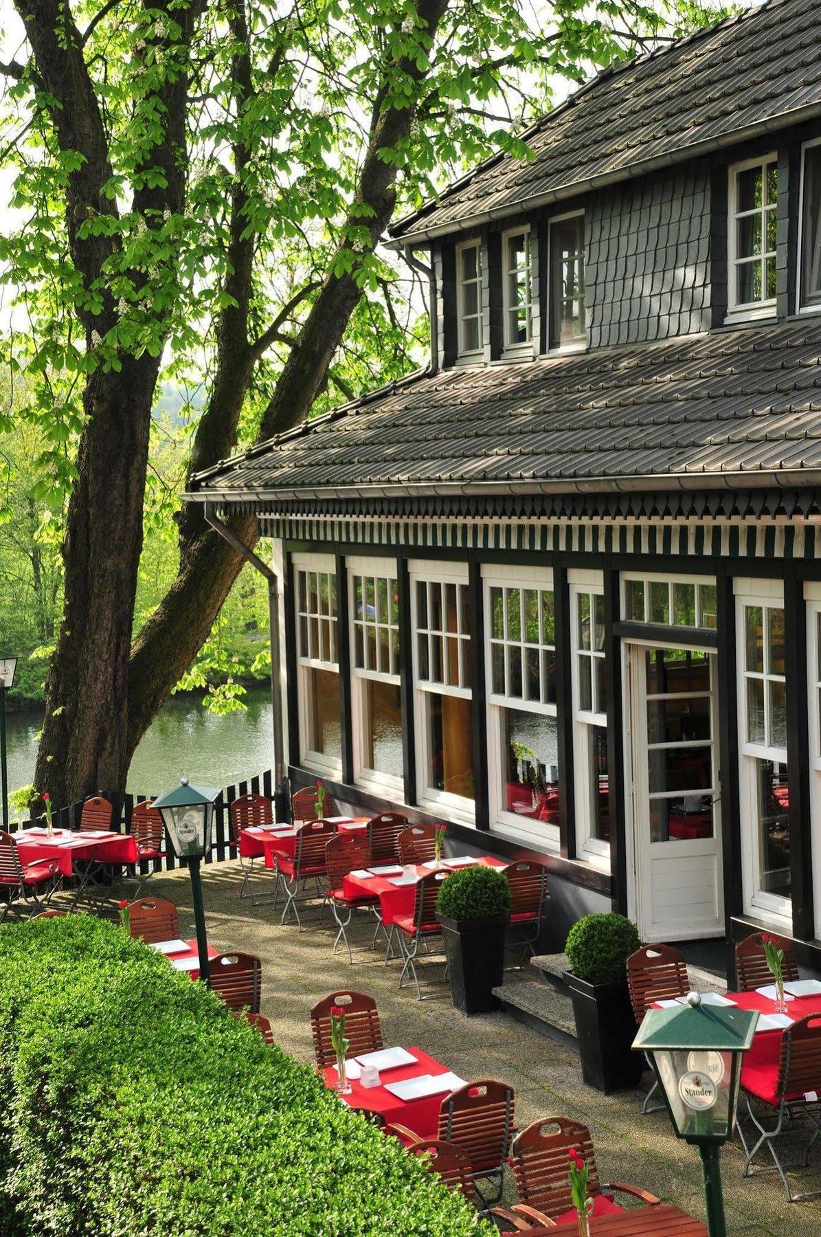 Hotel Am Ruhrufer Business & Golf Mülheim an der Ruhr Exterior foto