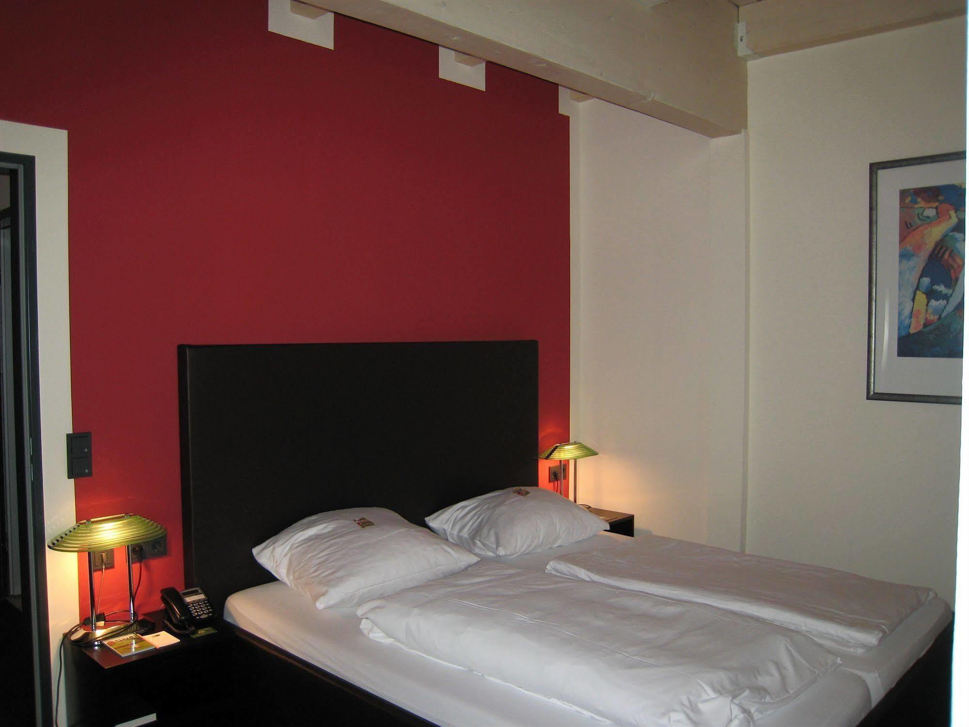 Hotel Am Ruhrufer Business & Golf Mülheim an der Ruhr Habitación foto